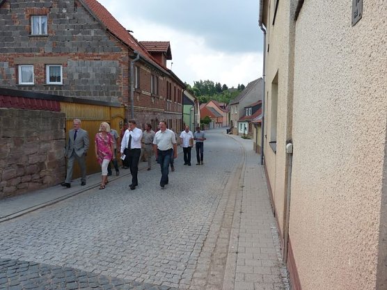 Übergabe Tilledaer Straße (Foto: Karl-Heinz Herrmann) Übergabe Tilledaer Straße (Foto: Karl-Heinz Herrmann)