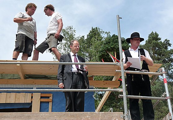 Richtfest gefeiert (Foto: Karl-Heinz Herrmann) Richtfest gefeiert (Foto: Karl-Heinz Herrmann)