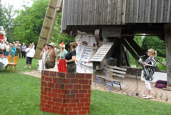 Buntes Treiben an M&uuml;hle Langenroda (Foto: Wahlkreisb&uuml;ro Holbe)