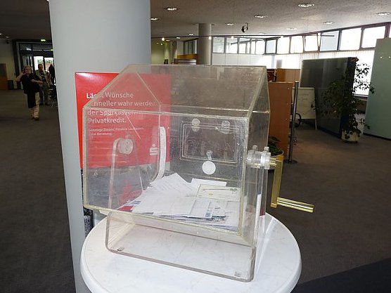 Ziehung Gewinnerin (Foto: Karl-Heinz Herrmann)