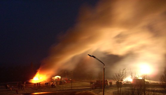 Osterfeuer im Östertal (Foto: Karl-Heinz Herrmann) Osterfeuer im Östertal (Foto: Karl-Heinz Herrmann)