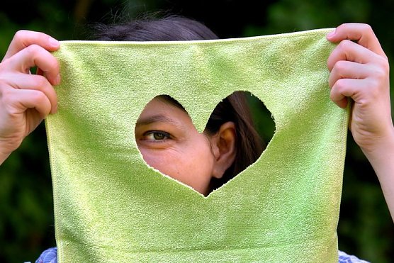 Lappen spenden (Foto: IG Bau)