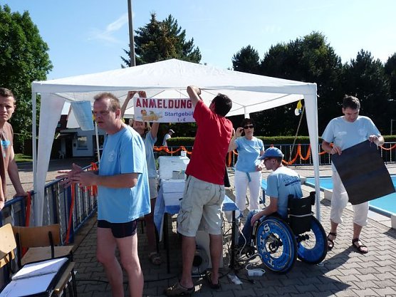 24 Stunden Schwimmen begonnen (Foto: Karl-Heinz Herrmann) 24 Stunden Schwimmen begonnen (Foto: Karl-Heinz Herrmann)