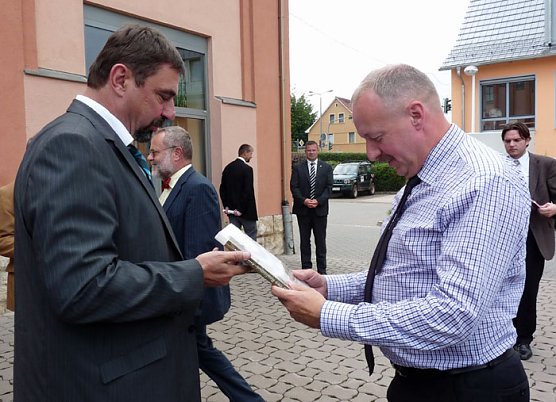 Innenminister bei Stadtwerken Sondershausen (Foto: Karl-Heinz Herrmann) Innenminister bei Stadtwerken Sondershausen (Foto: Karl-Heinz Herrmann)