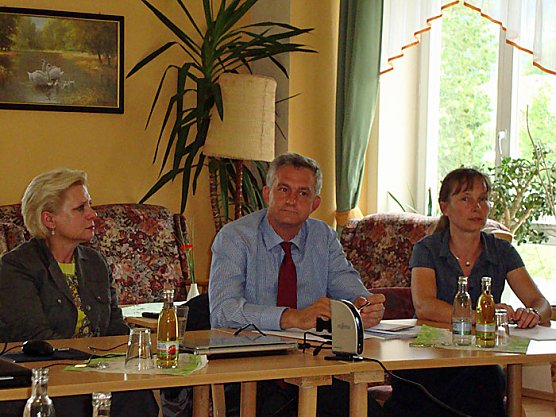 Abgeordnete vor Ort (Foto: MdB Lemme) Abgeordnete vor Ort (Foto: MdB Lemme)