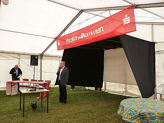 In die Luft gegangen (Foto: Karl-Heinz Herrmann) In die Luft gegangen (Foto: Karl-Heinz Herrmann)