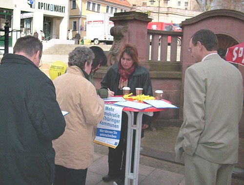 Unterschriftensammlung (Foto: Karl-Heinz Herrmann) Unterschriftensammlung (Foto: Karl-Heinz Herrmann)