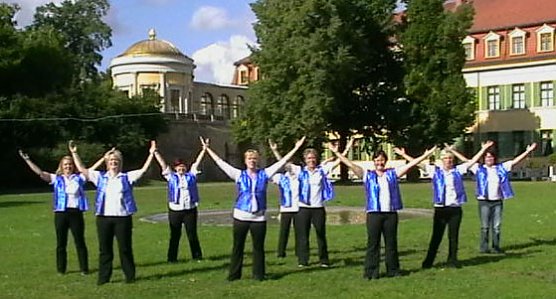 Vor dem Schloss getanzt (Foto: Katja Billert) Vor dem Schloss getanzt (Foto: Katja Billert)