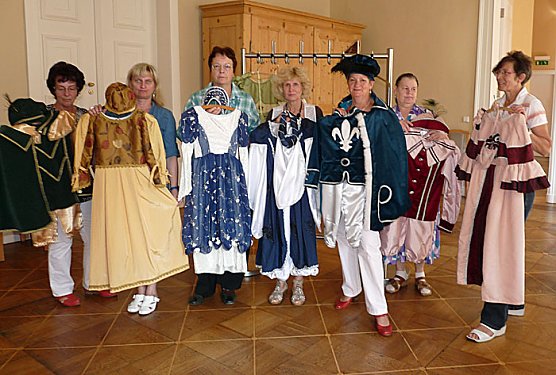 Gew&auml;nder &uuml;bergeben (Foto: Karl-Heinz Herrmann)