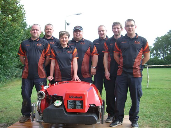 Mit neuen Trikots (Foto: Matthias Hirche)