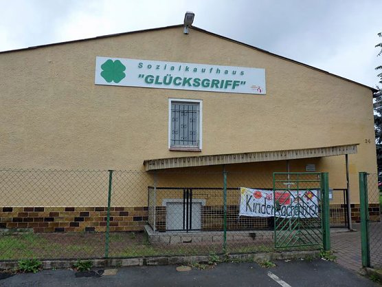 Sozialkaufhaus besucht (Foto: Karl-Heinz Herrmann) Sozialkaufhaus besucht (Foto: Karl-Heinz Herrmann)