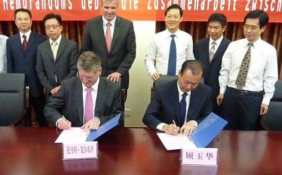 Unterschrieben (Foto: IHK) Unterschrieben (Foto: IHK)