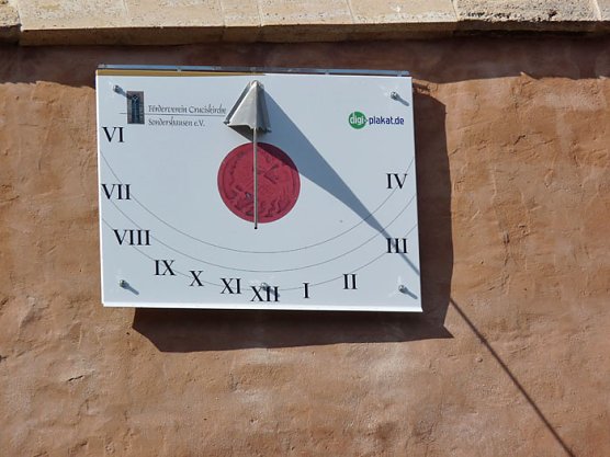 Sonnenuhr Cruciskirche (Foto: Karl-Heinz Herrmann)