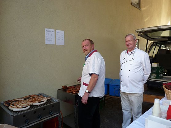 Kritisches zum Feiertag (Foto: Karl-Heinz Herrmann) Kritisches zum Feiertag (Foto: Karl-Heinz Herrmann)