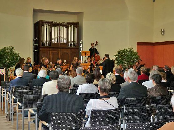 Im feierlichen Rahmen (Foto: Karl-Heinz Herrmann) Im feierlichen Rahmen (Foto: Karl-Heinz Herrmann)