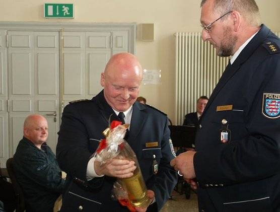 Ein alter Doppelkorn für den "Alten" (Foto: nnz) Ein alter Doppelkorn für den "Alten" (Foto: nnz)