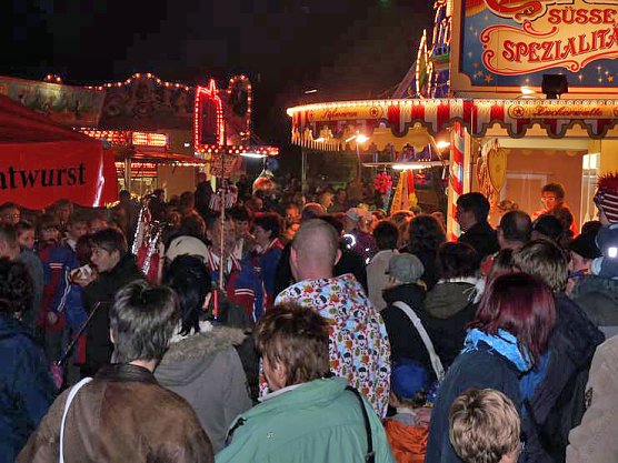 Lindwurm in der Stadt (Foto: Karl-Heinz Herrmann)