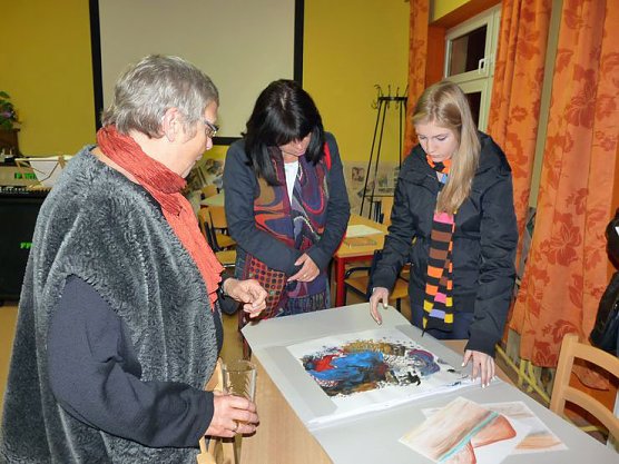 Bilder vor gestellt (Foto: Karl-Heinz Herrmann)