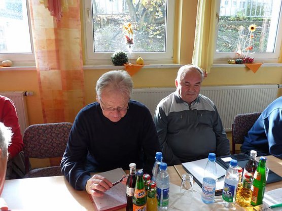 Gartenfreunde haben gewählt (Foto: Karl-Heinz Herrmann) Gartenfreunde haben gewählt (Foto: Karl-Heinz Herrmann)