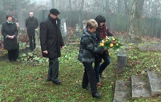 An Pogromnacht erinnert (Foto: Karl-Heinz Herrmann) An Pogromnacht erinnert (Foto: Karl-Heinz Herrmann)