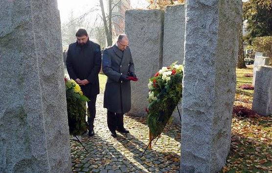 Der Toten gedacht (Foto: Karl-Heinz Herrmann)