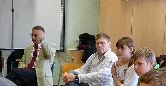 Start Projekt Schulbusbegleiter (Foto: Karl-Heinz Herrmann) Start Projekt Schulbusbegleiter (Foto: Karl-Heinz Herrmann)