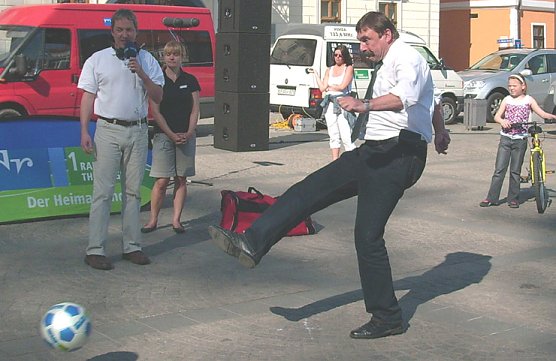 MDR Anstoß (Foto: Karl-Heinz Herrmann) MDR Anstoß (Foto: Karl-Heinz Herrmann)