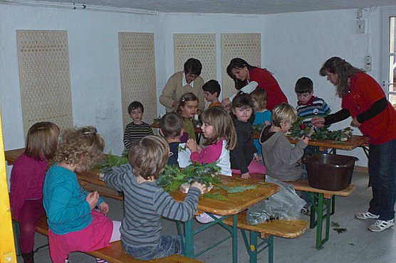 Floristin stand hilfreich zur Seite (Foto: Kindervilla Bad Frankenhausen)