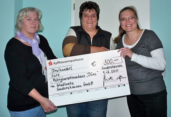 Unterstützung vor dem Fest (Foto: Karl-Heinz Herrmann) Unterstützung vor dem Fest (Foto: Karl-Heinz Herrmann)