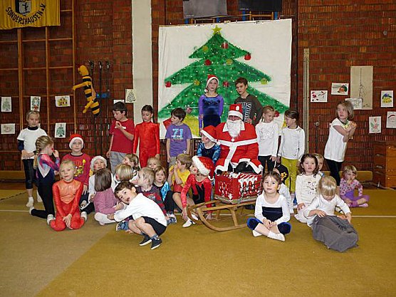 Erfolgreiches Weihnachtsturnen (Foto: Karl-Heinz Herrmann) Erfolgreiches Weihnachtsturnen (Foto: Karl-Heinz Herrmann)