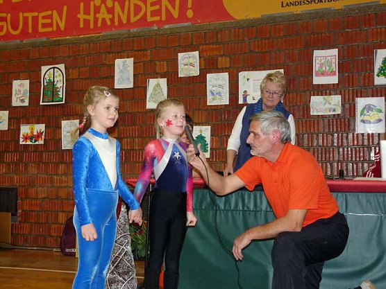 Erfolgreiches Weihnachtsturnen (Foto: Karl-Heinz Herrmann) Erfolgreiches Weihnachtsturnen (Foto: Karl-Heinz Herrmann)