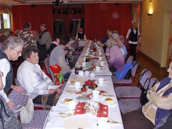 Weihnachtsfeier mit buntem Unterhaltungsprogramm (Foto: Thomas Leipold) Weihnachtsfeier mit buntem Unterhaltungsprogramm (Foto: Thomas Leipold)