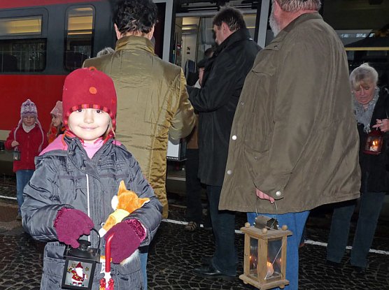 Friedenslicht mit Hindernissen (Foto: Karl-Heinz Herrmann)