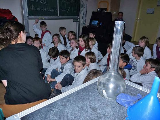 Klimaexperimente im Klassenzimmer (Foto: Karl-Heinz Herrmann)