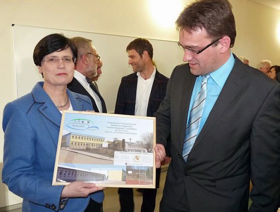 Regelschule &uuml;bergeben (Foto: Karl-Heinz Herrmann)