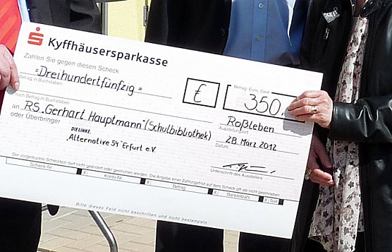Geld f&uuml;r Bibliothek (Foto: Karl-Heinz Herrmann)