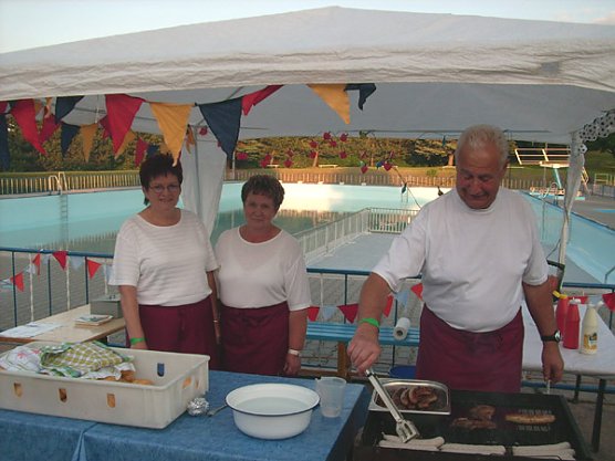 Schwimmbad Großfurra während des Füllens (Foto: Karl-Heinz Herrmann) Schwimmbad Großfurra während des Füllens (Foto: Karl-Heinz Herrmann)
