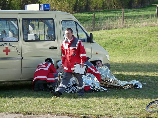 Mit Blaulicht durch Berka (Foto: Karl-Heinz Herrmann)