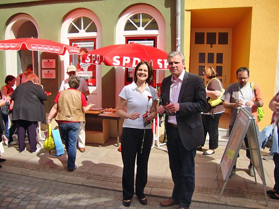 Nelken verteilt (Foto: SPD Kyffh&auml;userkreis)