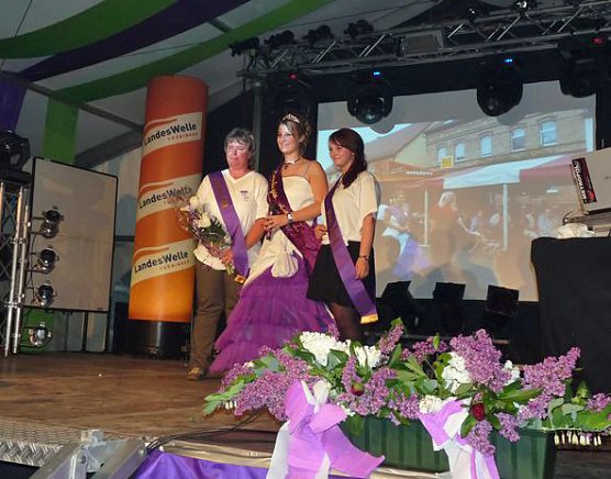 Die Wahl der Fliederk&ouml;nigin (1) (Foto: Karl-Heinz Herrmann)