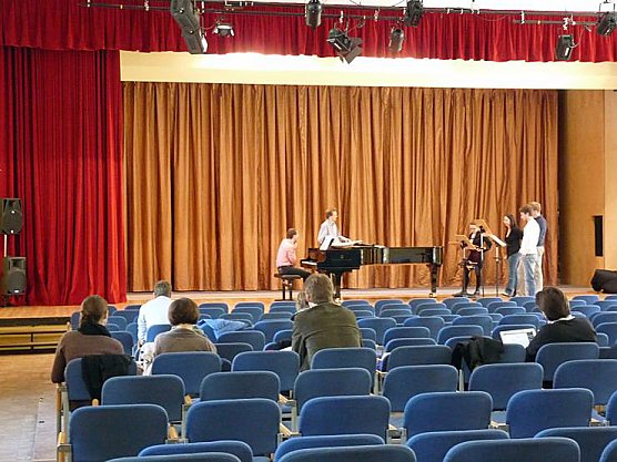 Ensemble steht fest (Foto: Karl-Heinz Herrmann) Ensemble steht fest (Foto: Karl-Heinz Herrmann)