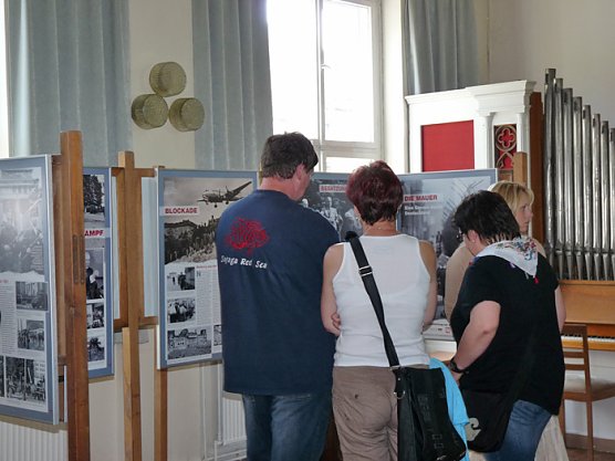 Die Mauer (Foto: Karl-Heinz Herrmann) Die Mauer (Foto: Karl-Heinz Herrmann)