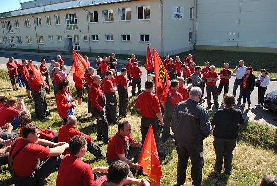 Frühstück vor dem Werktor (Foto: IG Metall) Frühstück vor dem Werktor (Foto: IG Metall)