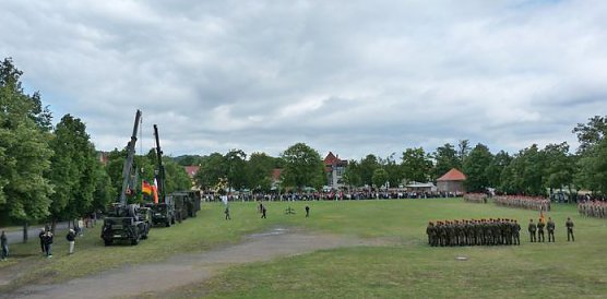 Soldaten verabschiedet (Foto: Karl-Heinz Herrmann) Soldaten verabschiedet (Foto: Karl-Heinz Herrmann)