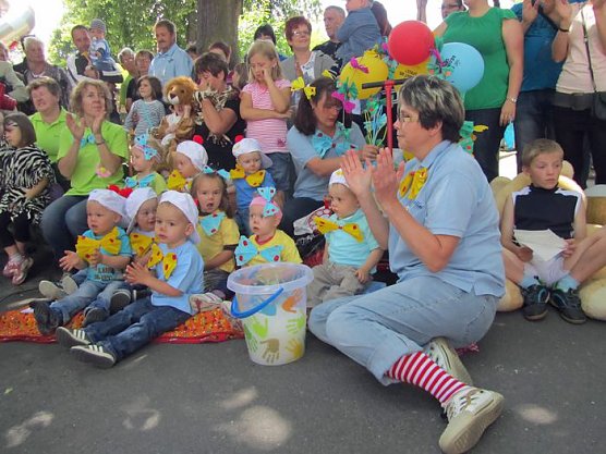 Partystimmung zum 20. Stra&szlig;enfest (Foto: Kindervilla Bad Frankenhausen)