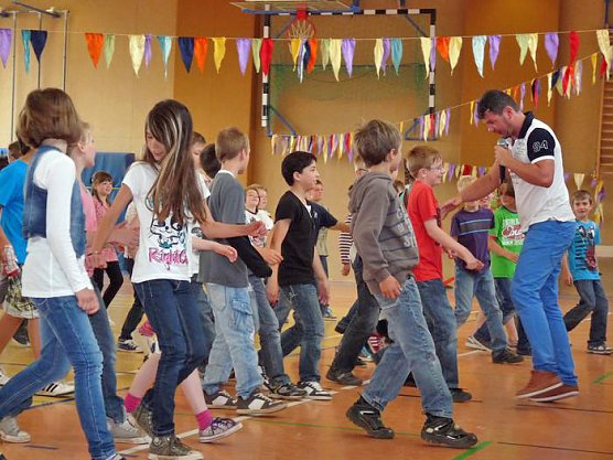 Beachparty im Trockenem (Foto: Karl-Heinz Herrmann)