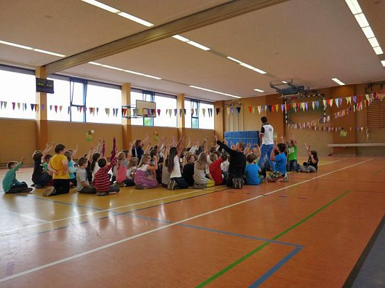 Beachparty im Trockenem (Foto: Karl-Heinz Herrmann)