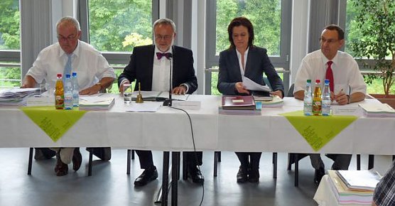 Die besondere Kreistagssitzung (Foto: Karl-Heinz Herrmann) Die besondere Kreistagssitzung (Foto: Karl-Heinz Herrmann)