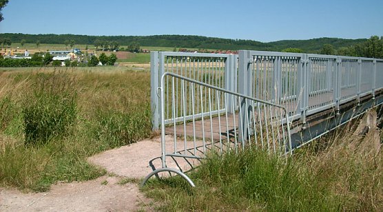 Fu&szlig;g&auml;ngerbr&uuml;cke &uuml;ber Wipper (Foto: Karl-Heinz Herrmann)