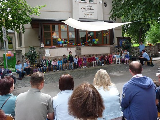 Zur Schule verabschiedet (Foto: Karl-Heinz Herrmann)